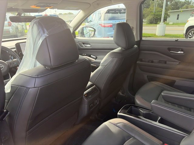 Used 2024 Gray Nissan Platinum image 22