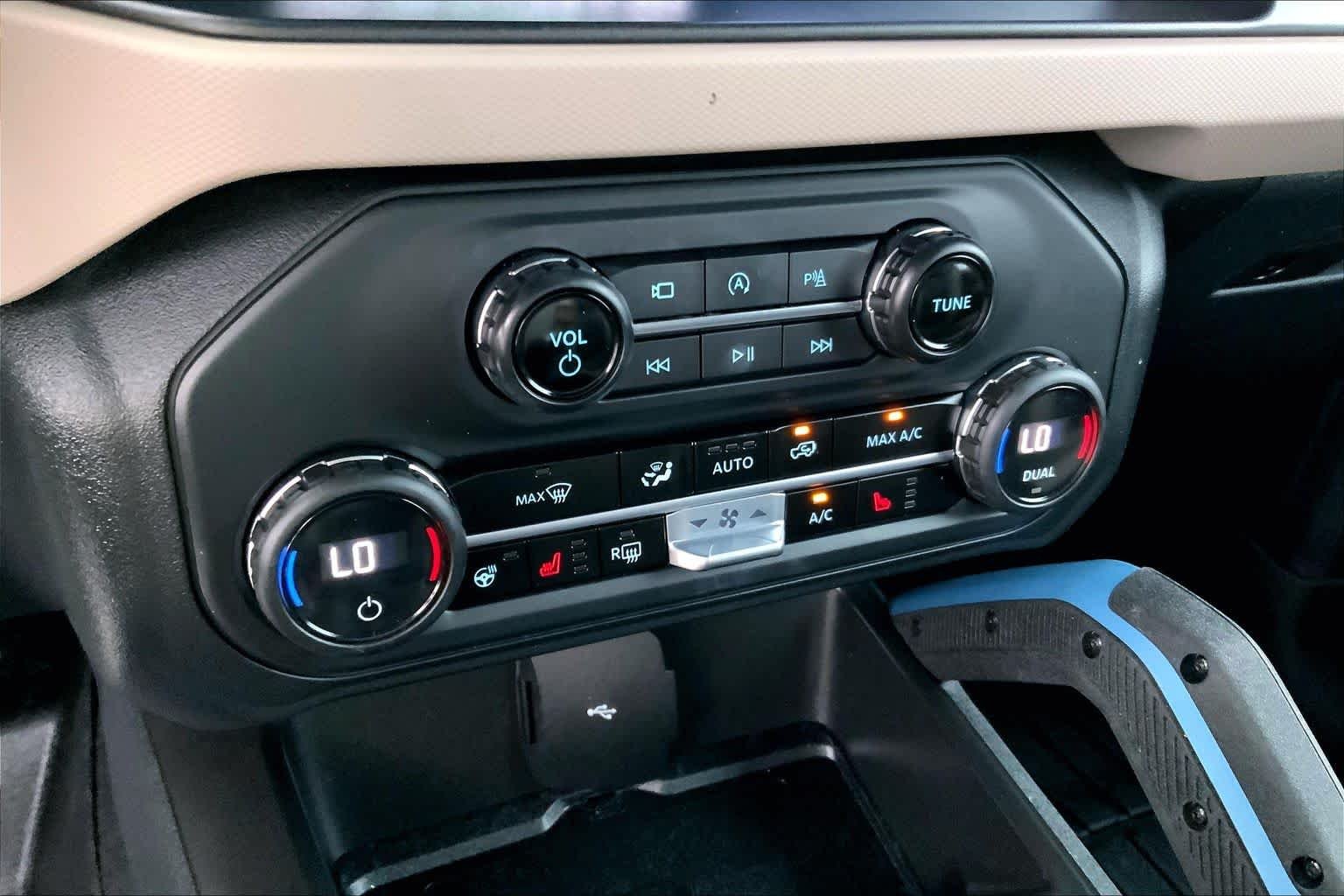 Used 2023 Cactus Gray Ford Wildtrak image 29