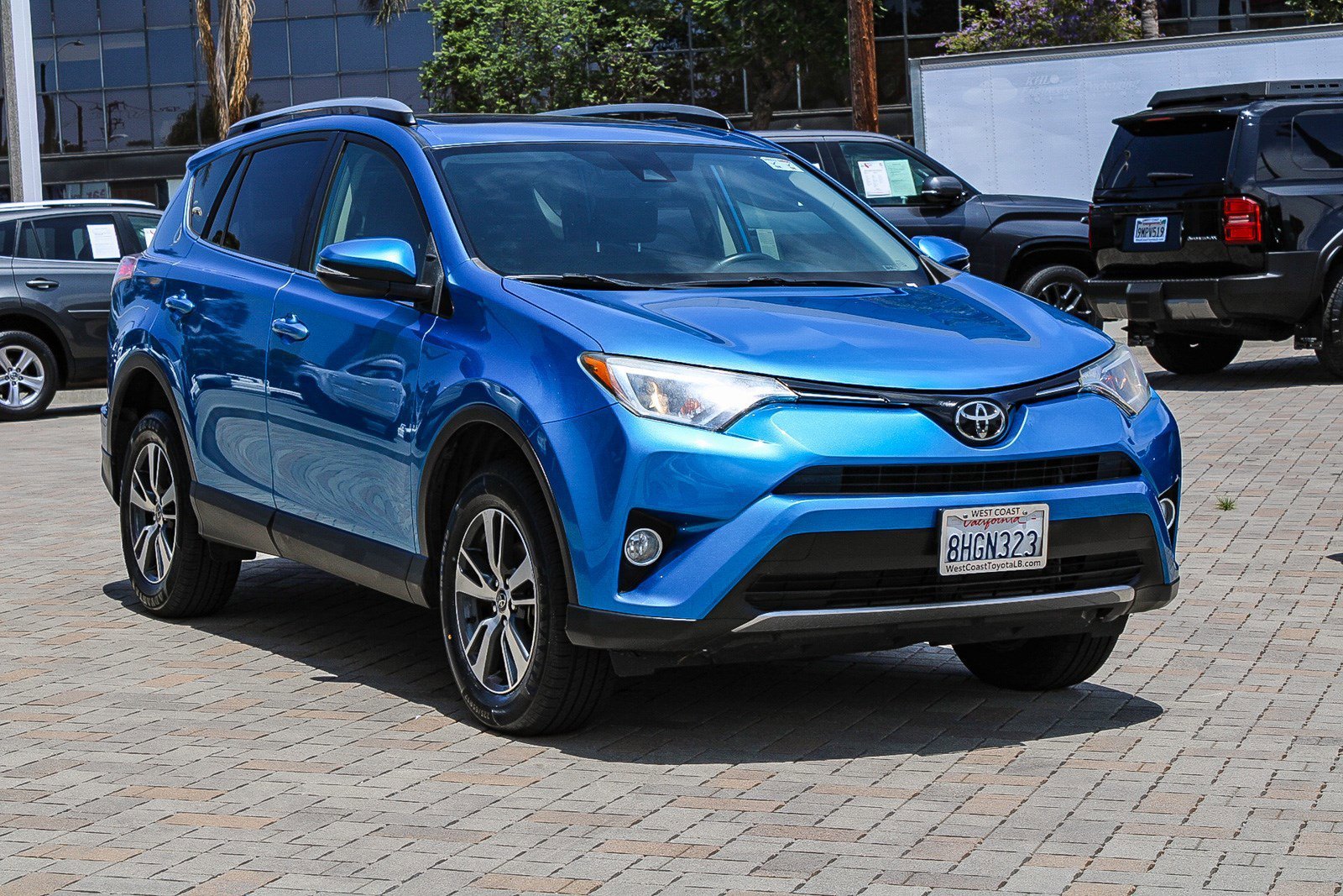 Used 2018 Electric Storm Blue Toyota XLE image 3