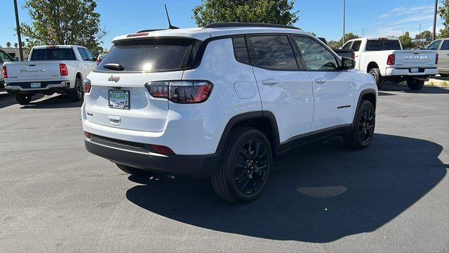 New 2026 Bright White Clearcoat Jeep Latitude Altitude image 3