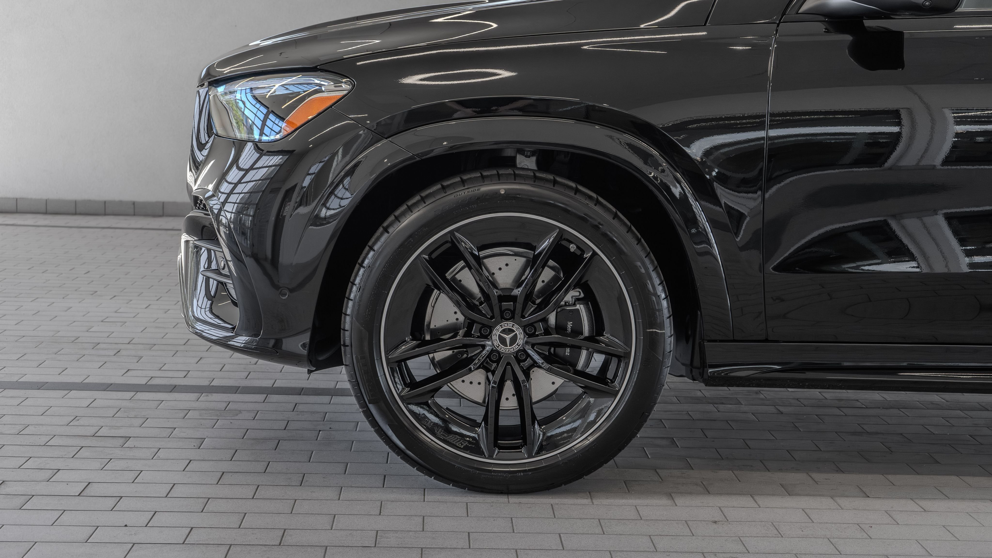 New 2026 Obsidian Black Metallic Mercedes-Benz GLE 580 image 4