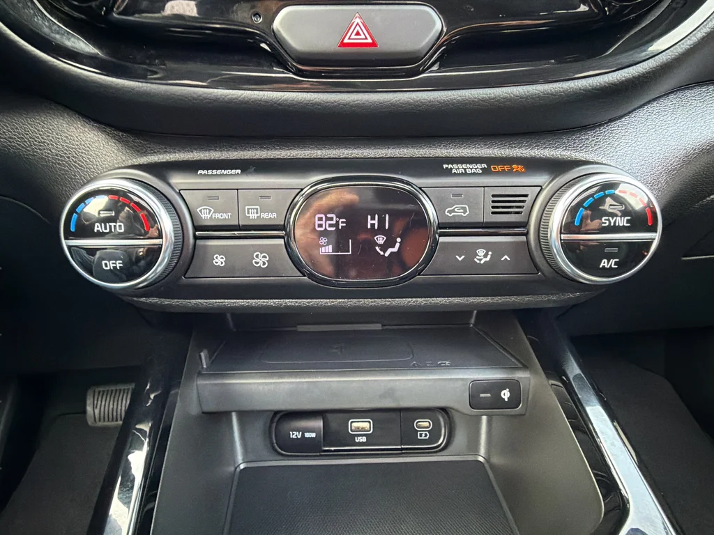 Used 2025 White Kia GT-Line image 28