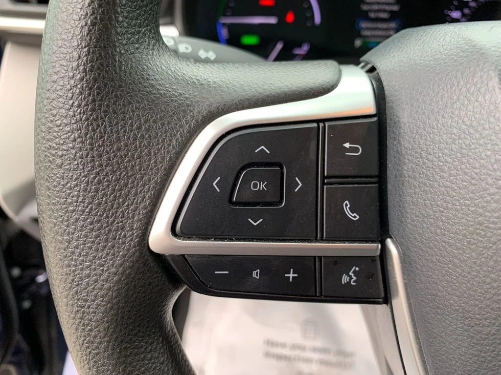 Used 2021  Toyota LE image 29