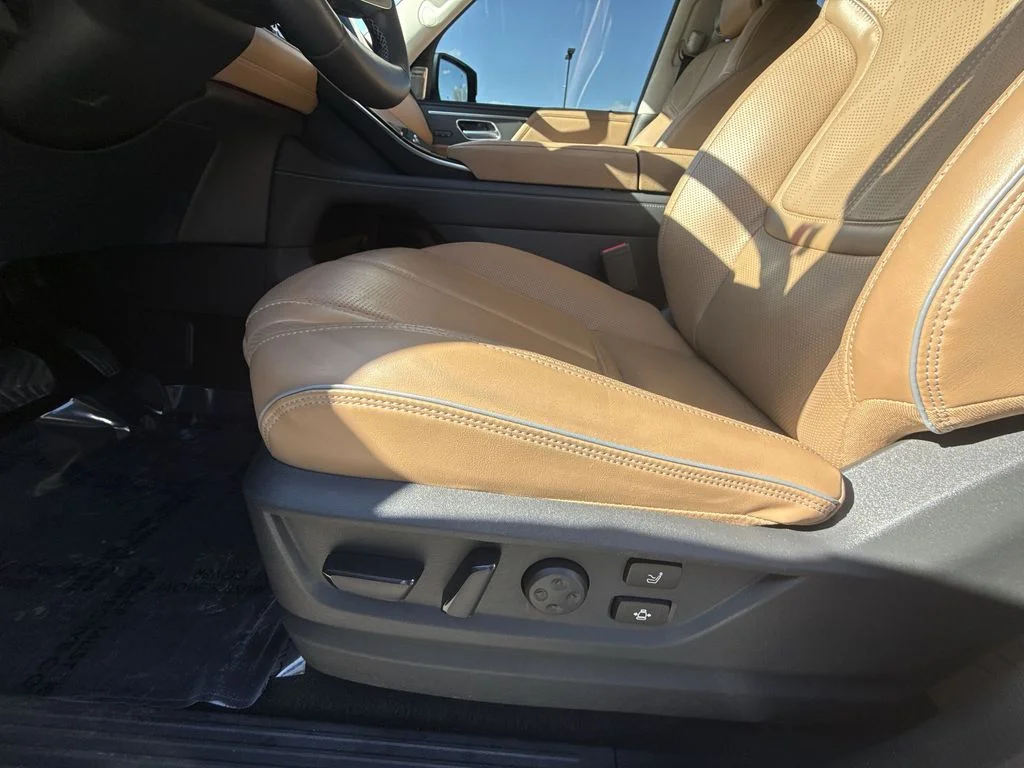 Used 2025 Silver INFINITI SENSORY image 12