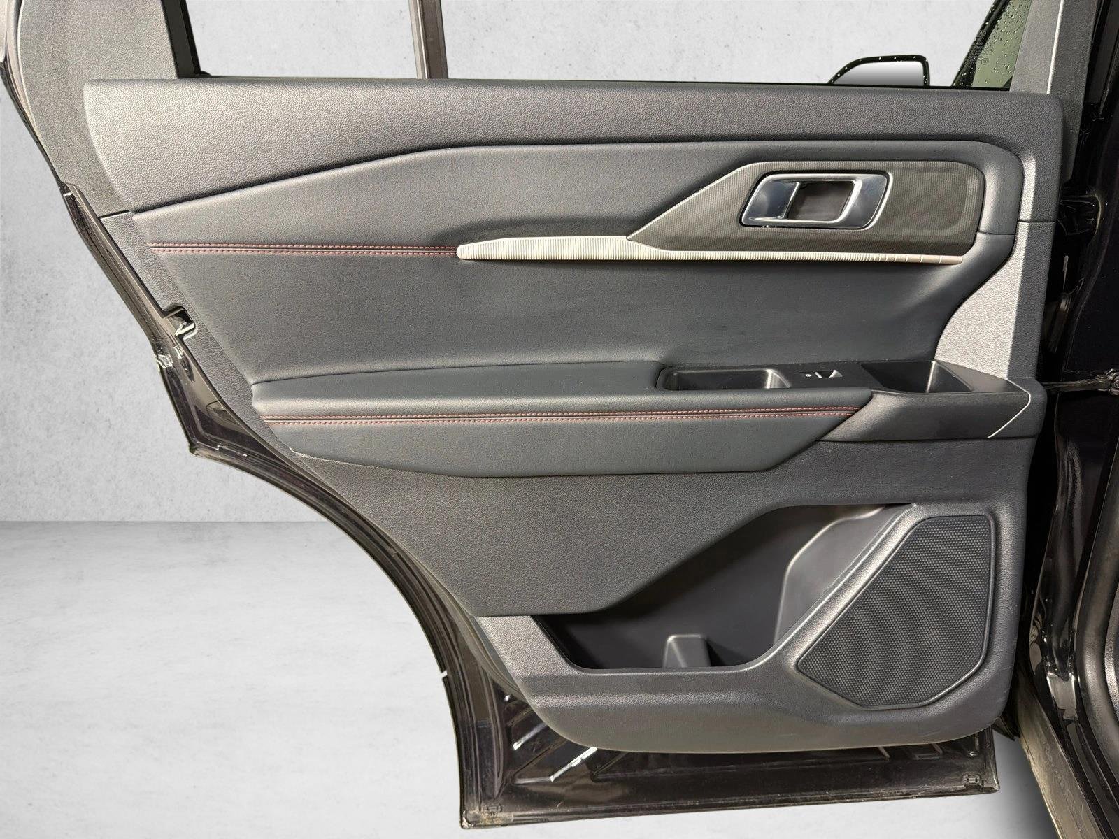 Used 2025 Agate Black Metallic Ford ST-Line image 23