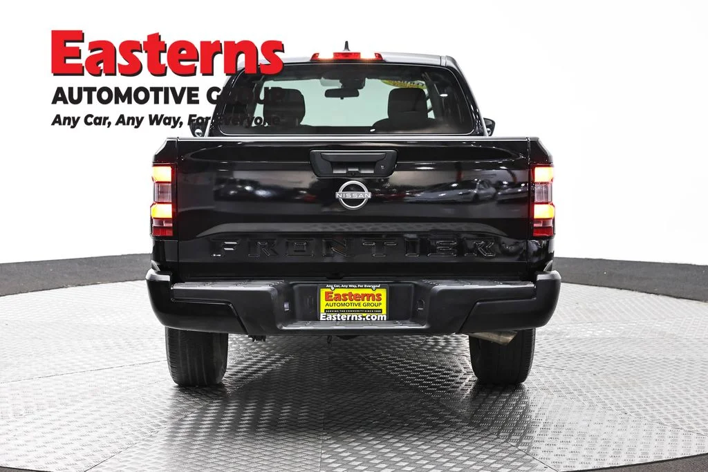 Used 2022 Black Nissan S image 6