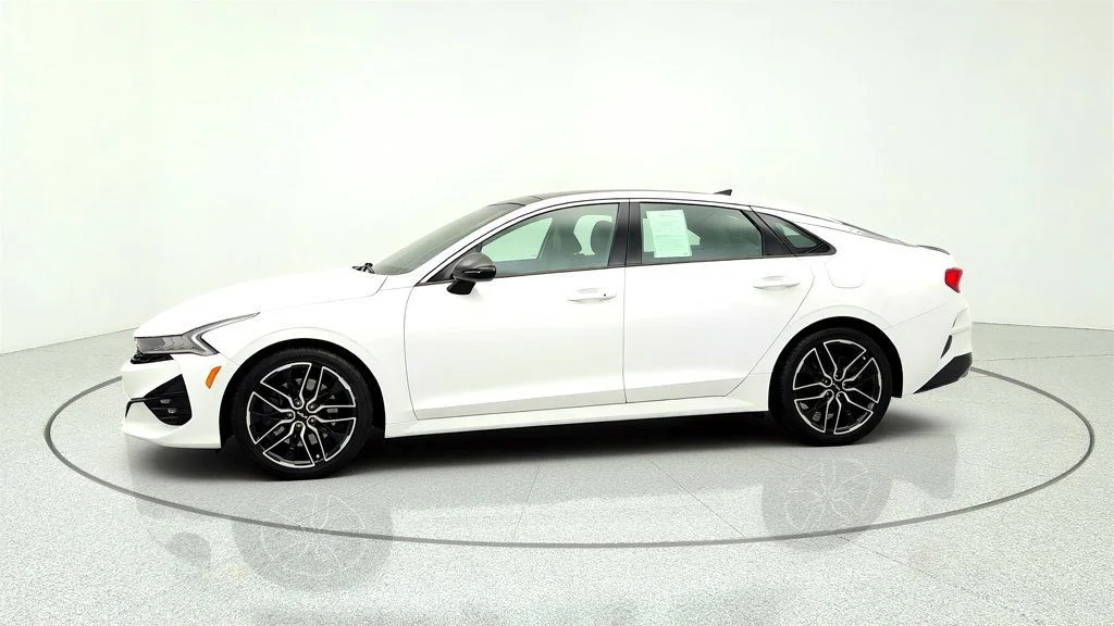 Used 2023 Glacial White Pearl Kia GT DCT FWD image 8