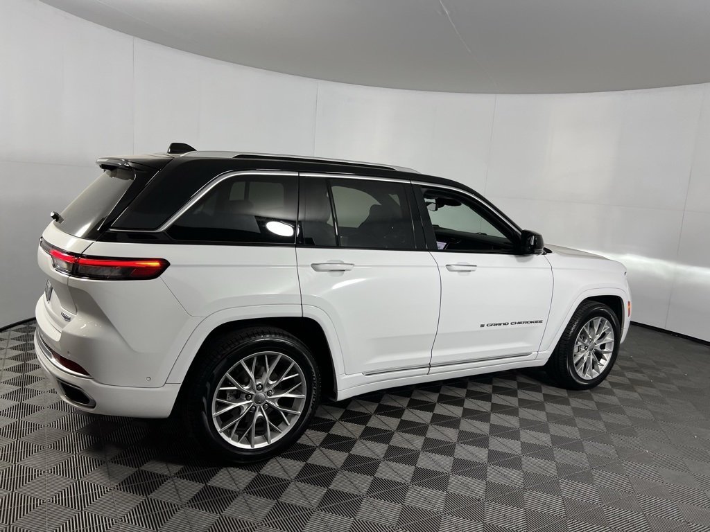 2023 Jeep Grand Cherokee Summit Reserve photo 4