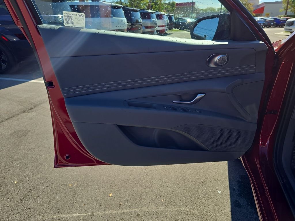 Used 2025 Red Hyundai SEL Sport image 13