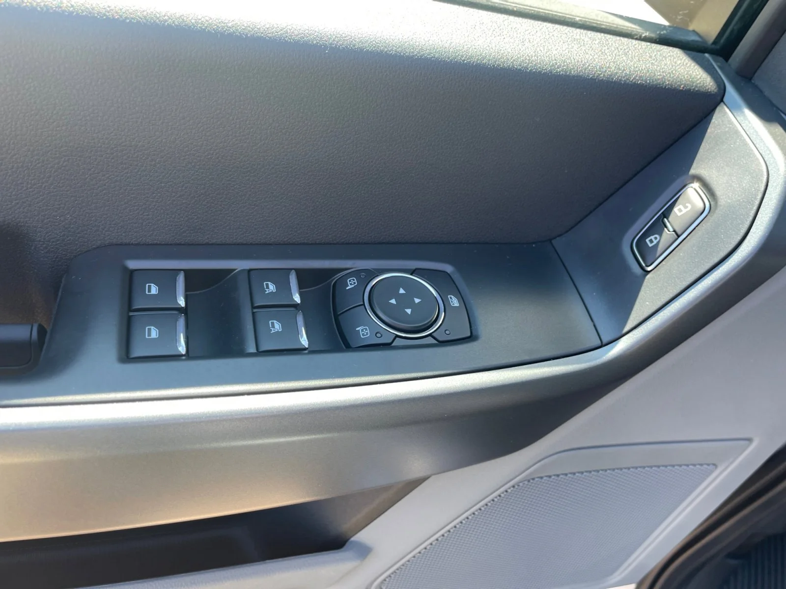 New 2026 Oxford White Ford XLT image 17