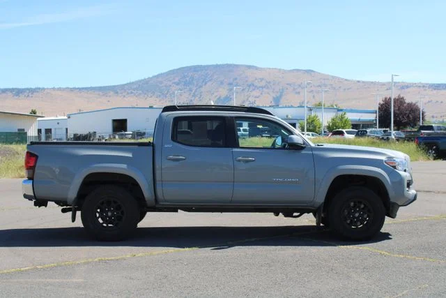Used 2019 Silver Toyota SR5 image 6