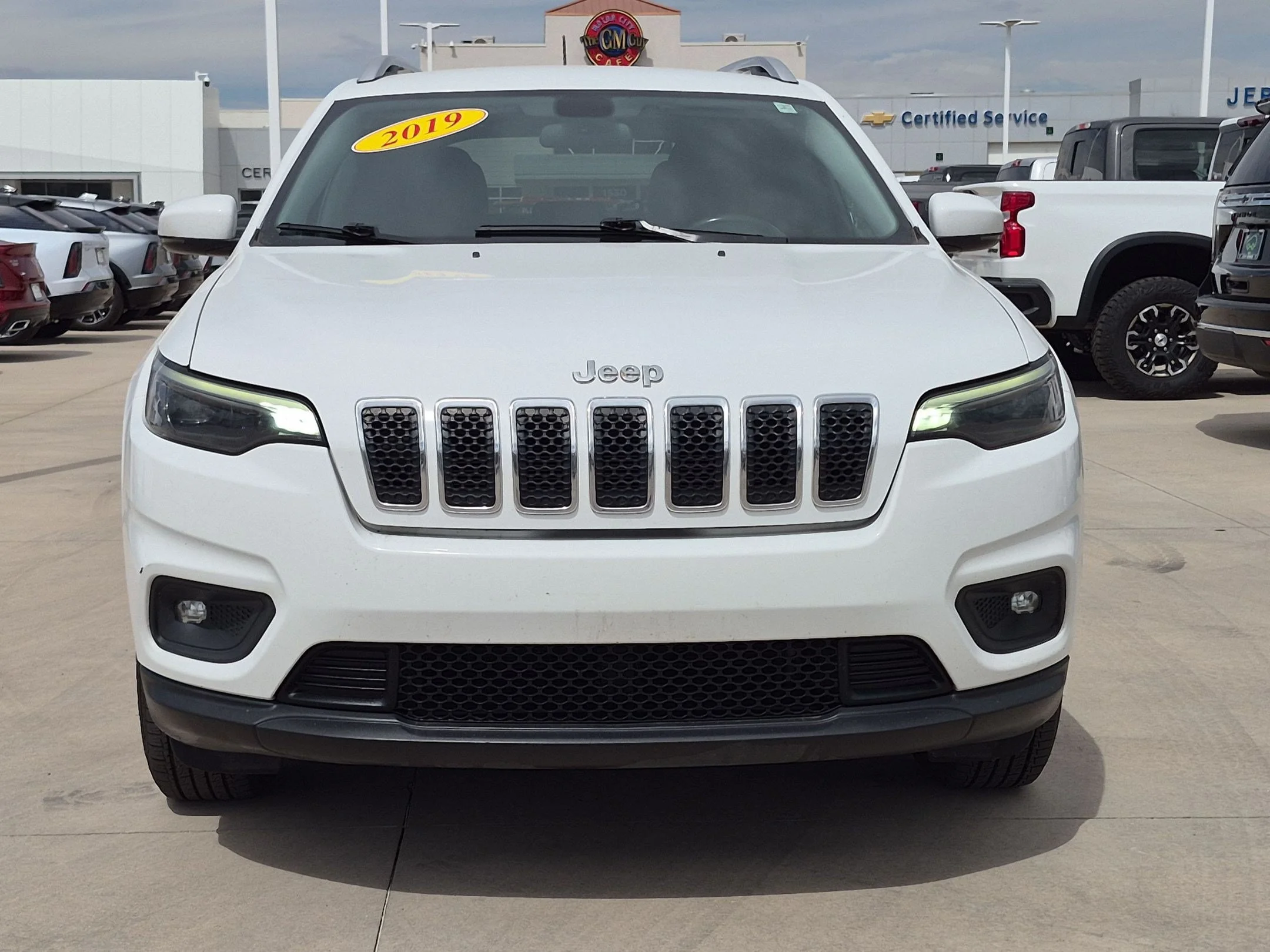 Used 2019 Bright White Clearcoat Jeep Latitude Plus image 8