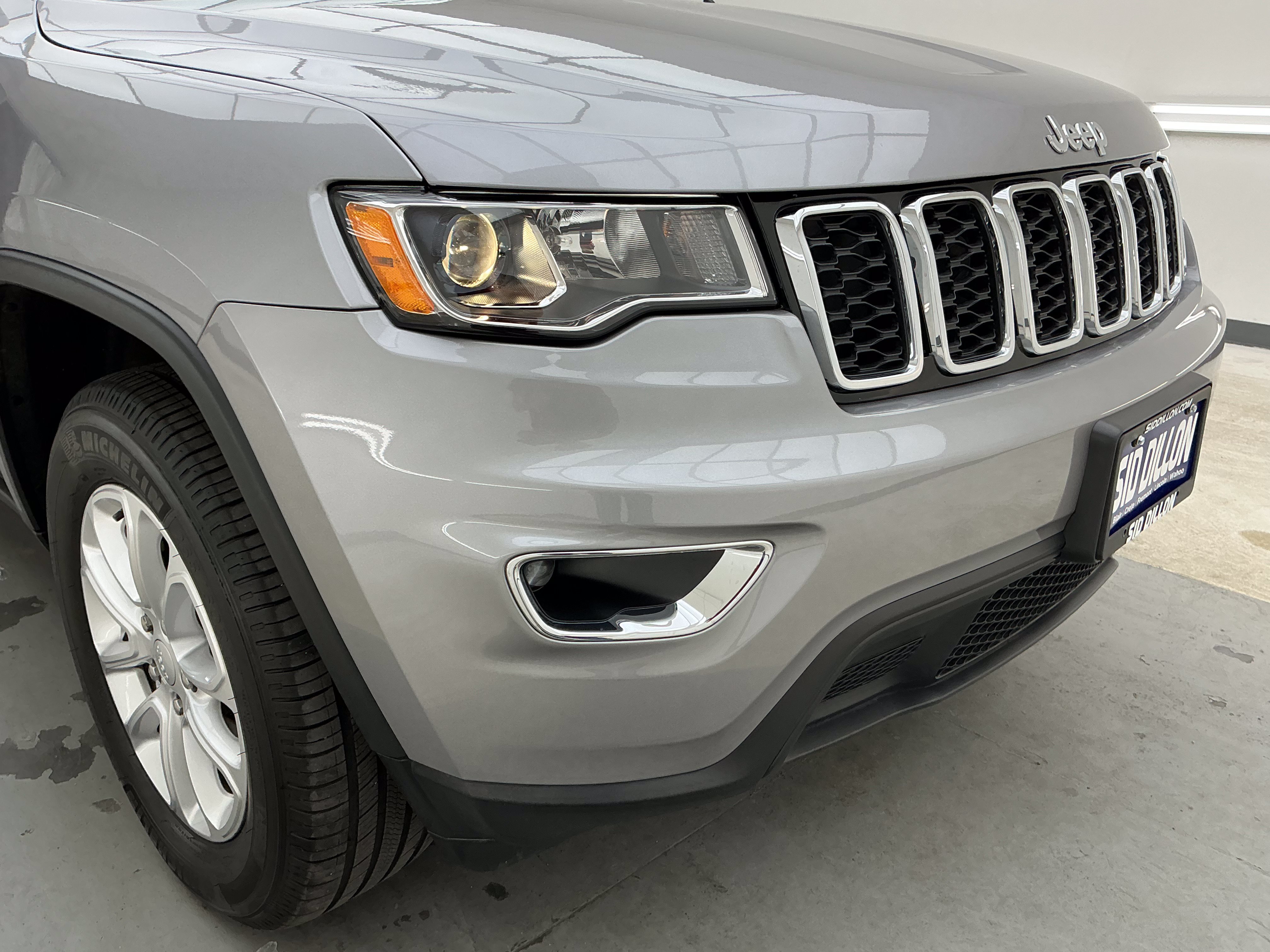 Used 2021 Billet Silver Metallic Clearcoat Jeep Laredo E image 24
