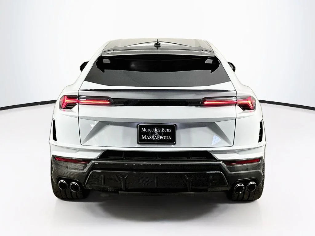 Used 2024 White Lamborghini Performante image 6