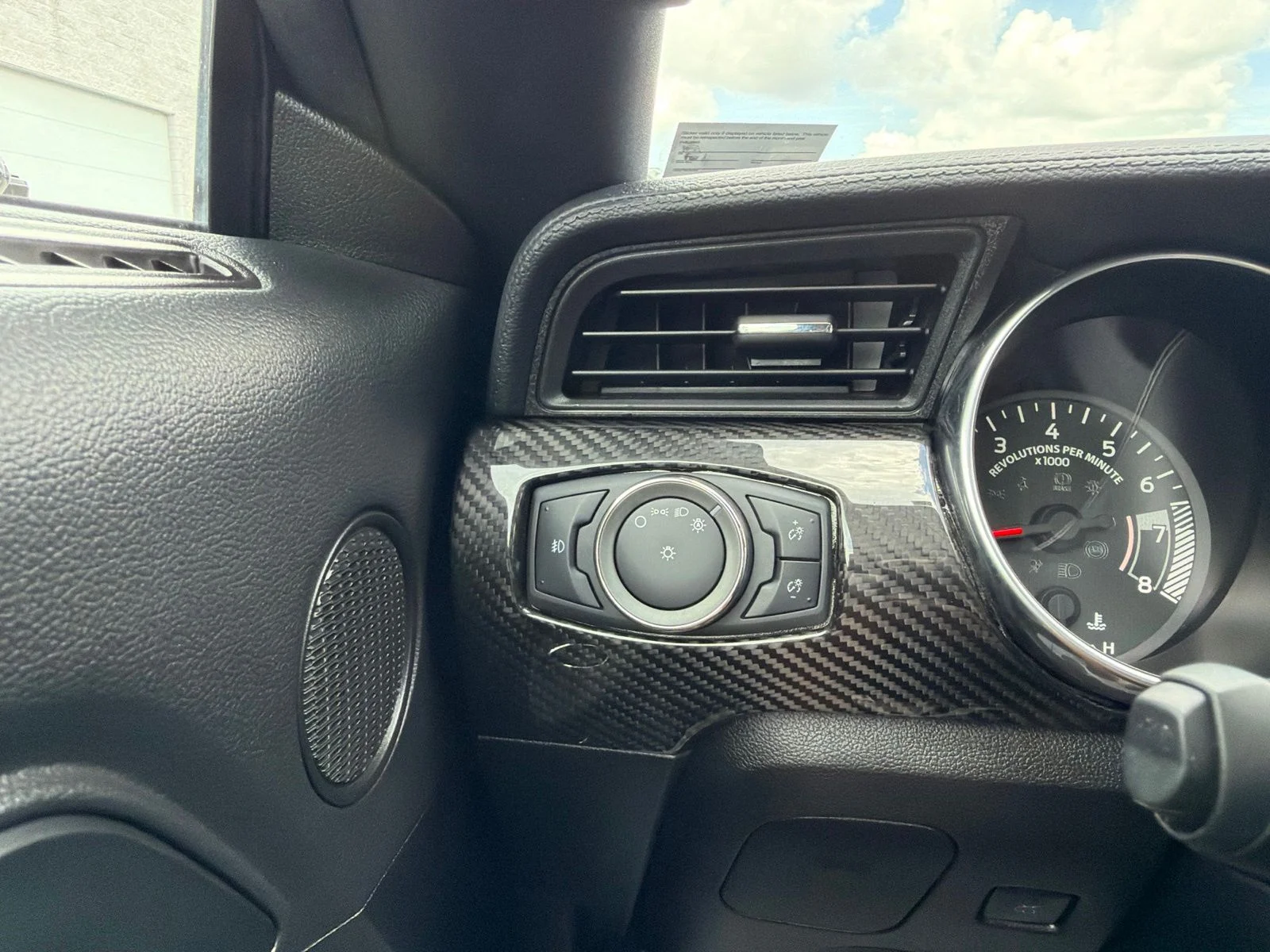 Used 2021  Ford GT Premium image 22