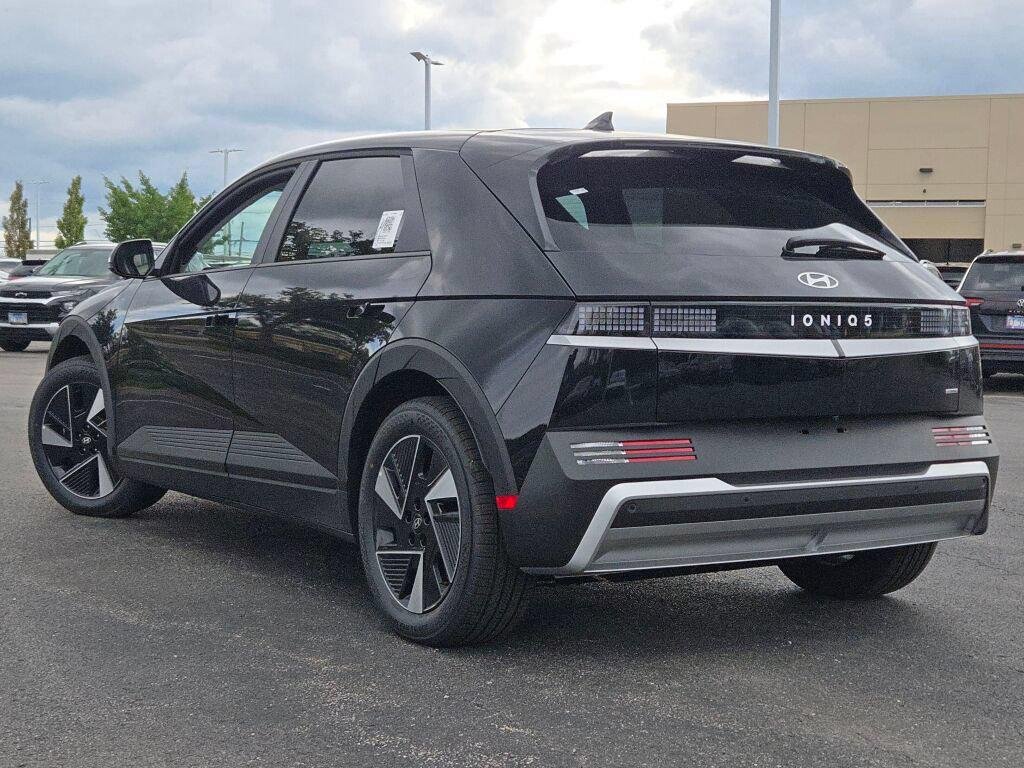 New 2027 Abyss Black Hyundai SE image 13