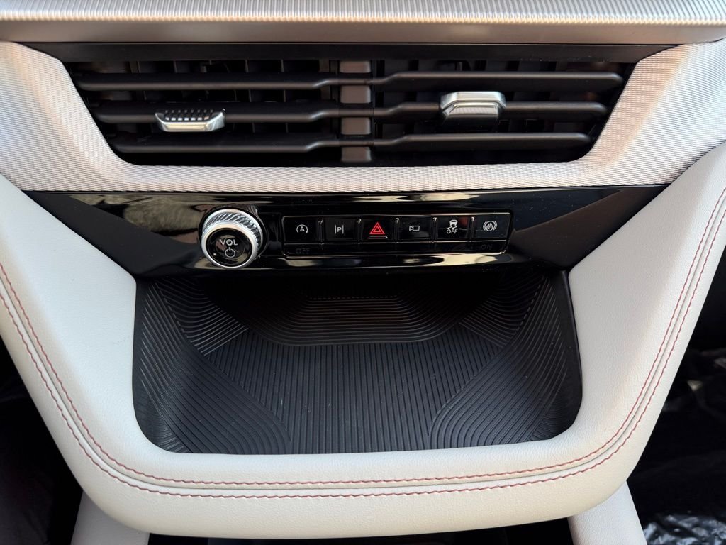 New 2026 Star White Metallic Tri-Coat Ford Active image 29