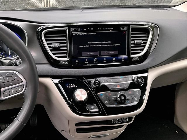 Used 2023 Silver Chrysler Touring L image 6
