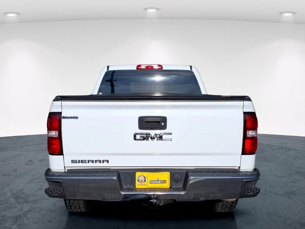 Used 2018 White GMC Base image 7