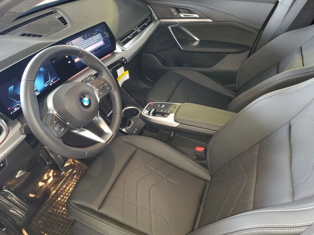 New 2026 Cape York Green Metallic BMW xDrive28i image 15