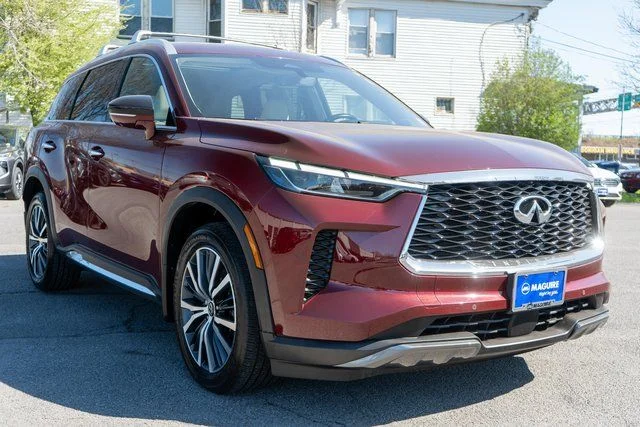 Used 2023 Red INFINITI Sensory image 4