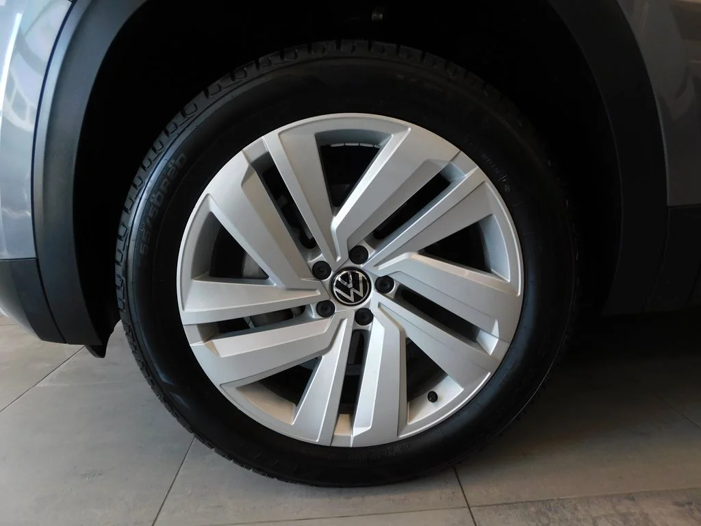 Certified Used 2021 Platinum Gray Metallic Volkswagen 3.6L V6 SE w/Technology image 8