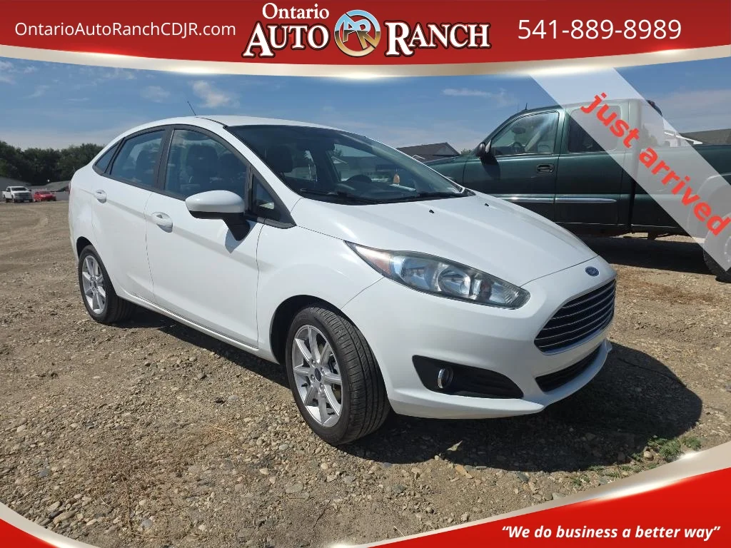 Used 2019 Oxford White Ford SE image 1