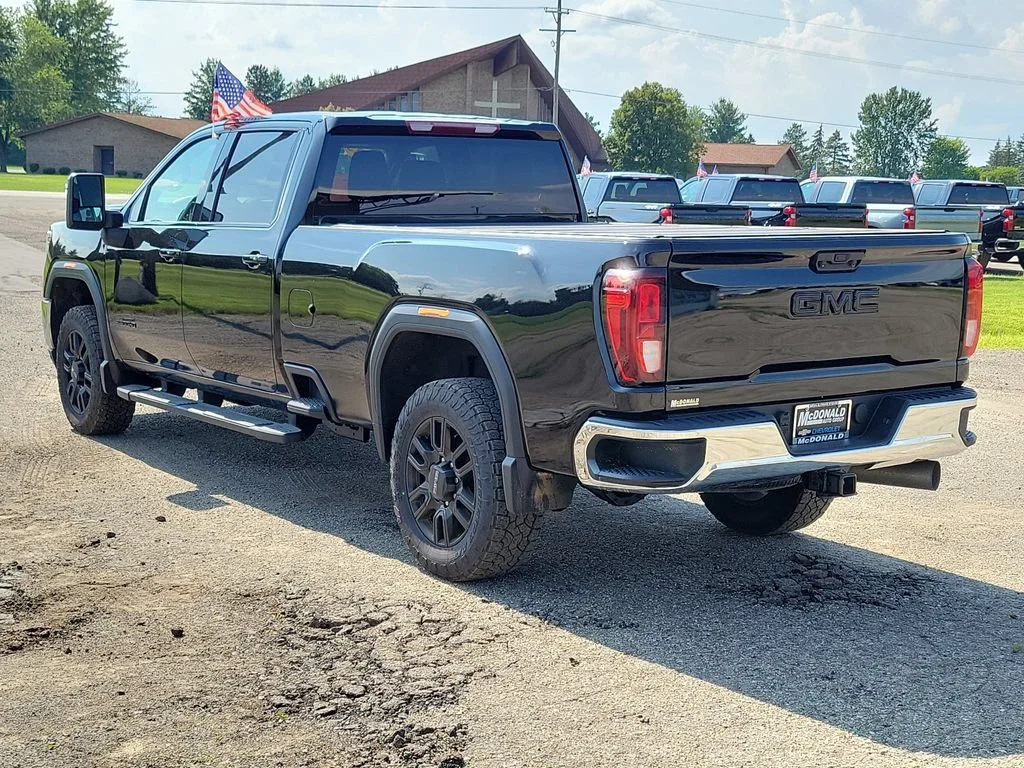 Used 2023 Onyx Black GMC SLE image 4