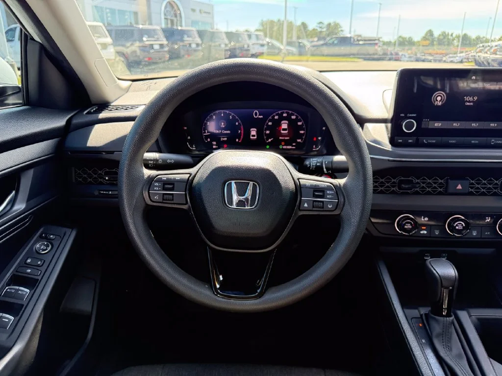 Used 2025 White Honda LX image 9