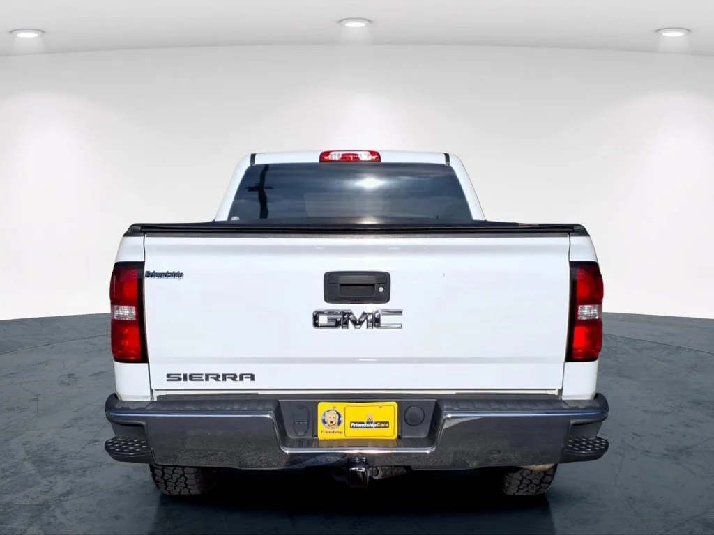 Used 2018 White GMC Base image 7