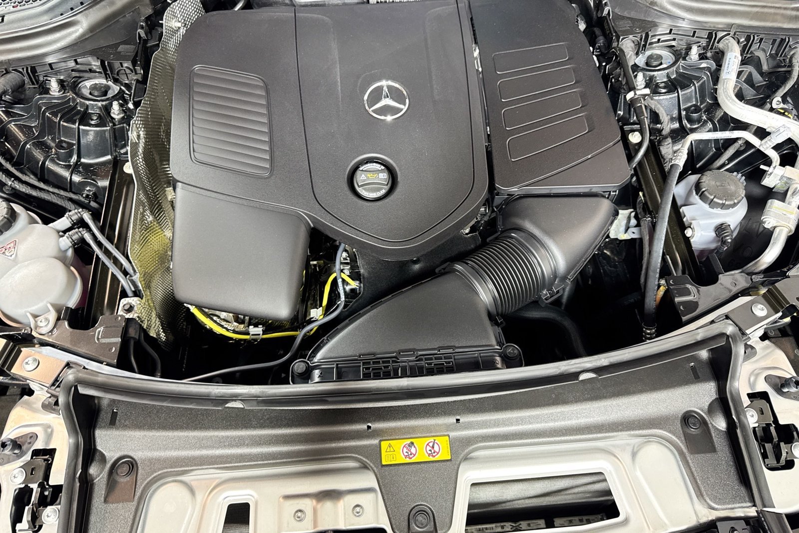 New 2026 Graphite Grey Metallic Mercedes-Benz GLC 300 image 28