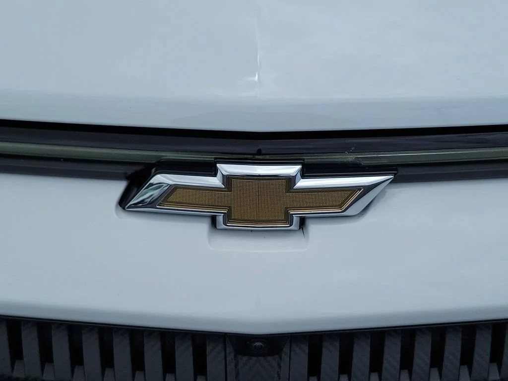 New 2026 Summit White Chevrolet LT image 22