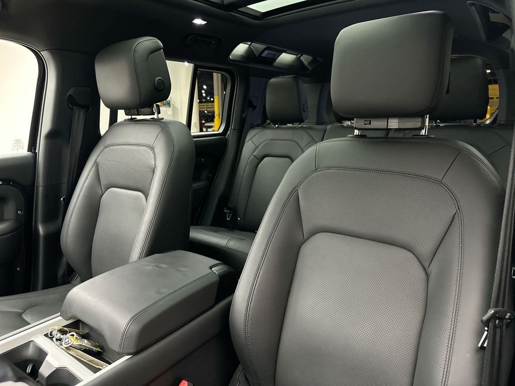 Used 2025 Santorini Black Metallic Land Rover X-Dynamic SE image 22