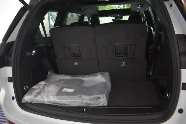 New 2026 Bright White Clear-Coat Exterior Paint Jeep Limited Reserve image 20