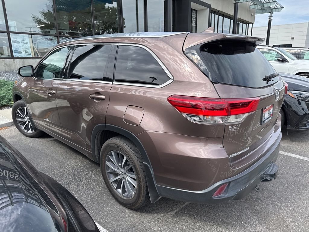 Used 2017 Brown Toyota XLE image 7