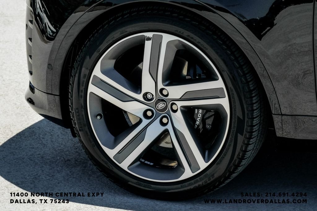Certified Used 2025 Black Land Rover Metropolitan Edition image 64