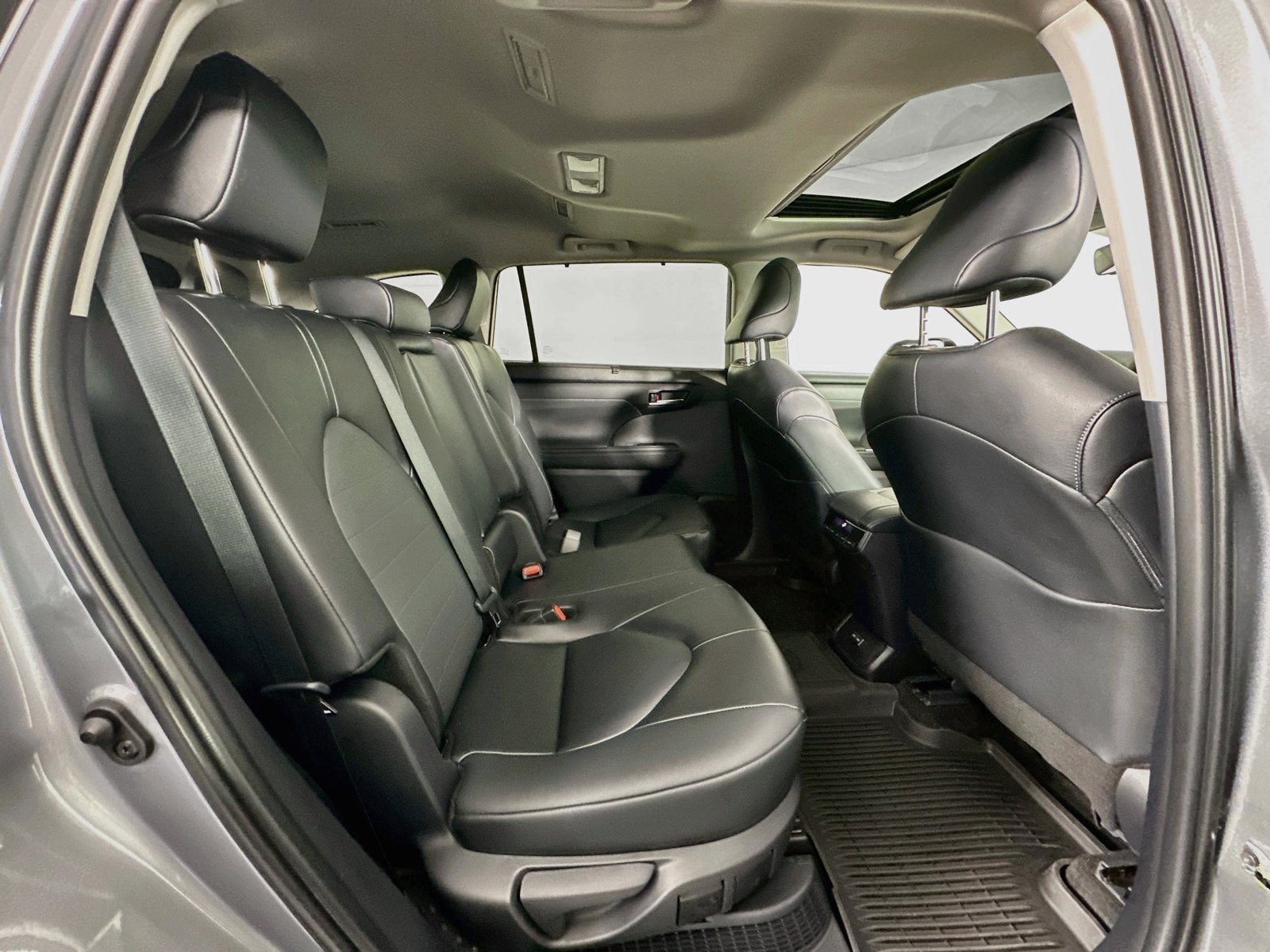Used 2026 Heavy Metal Toyota XLE image 29