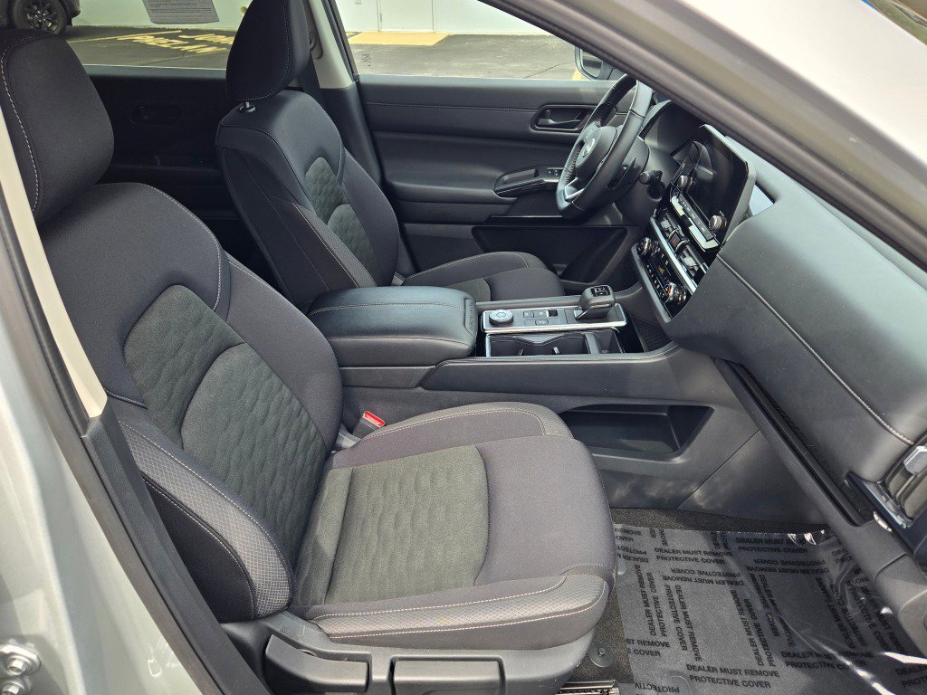 2025 Nissan Pathfinder SV - Photo 7