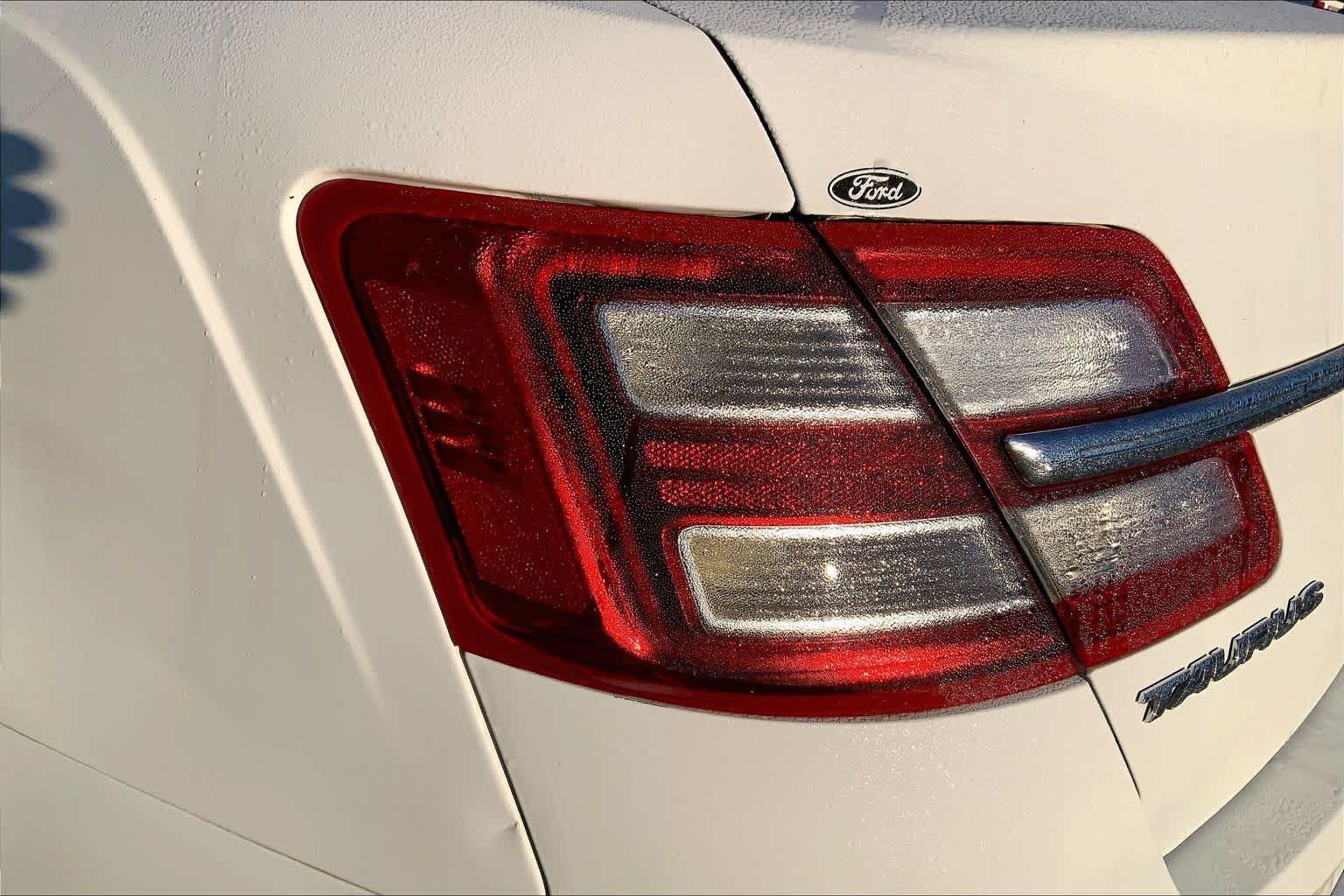 Used 2017 Oxford White Ford SE image 26