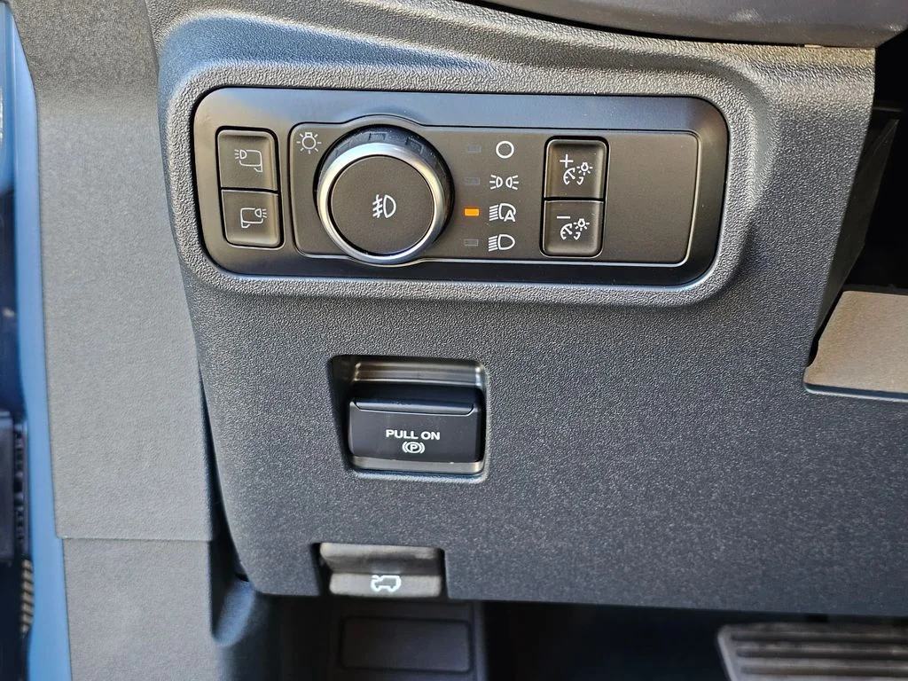 New 2025 Azure Gray Metallic Tri-Coat Ford Badlands® image 23