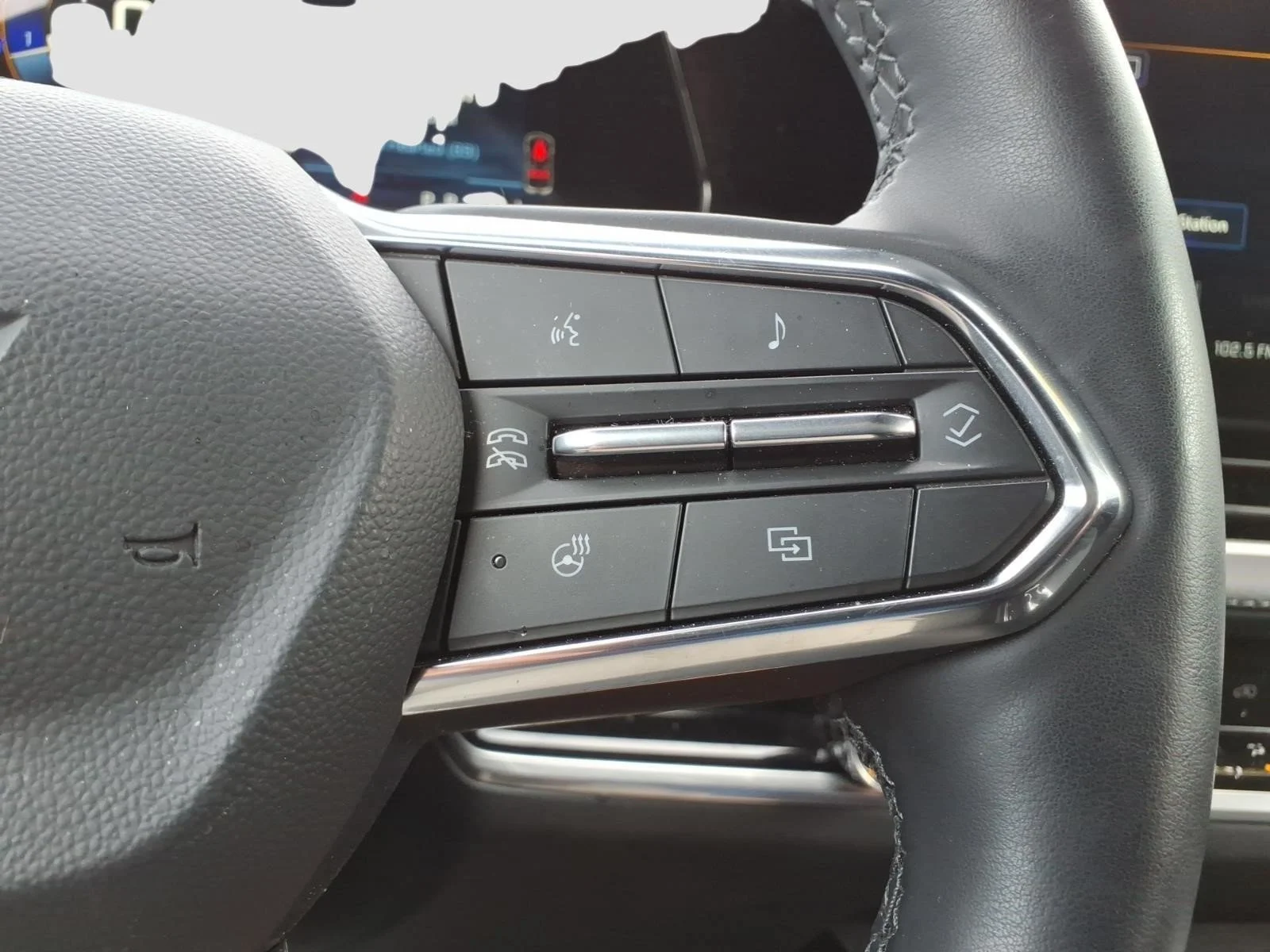Used 2025 Summit White Chevrolet LT image 21