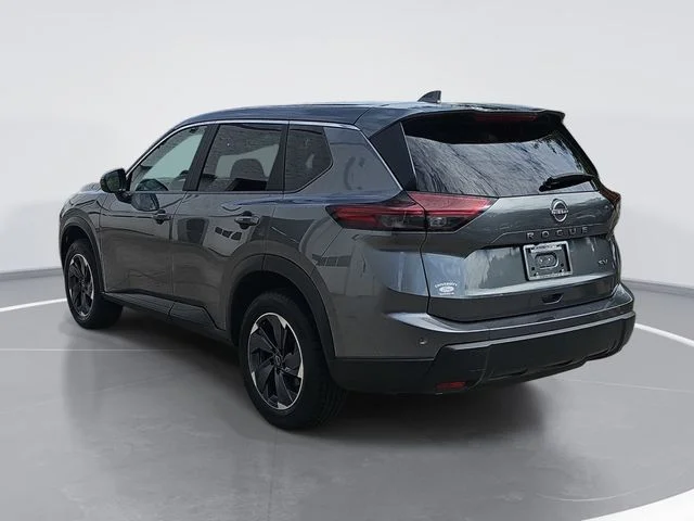 Used 2024 Gray Nissan SV image 5