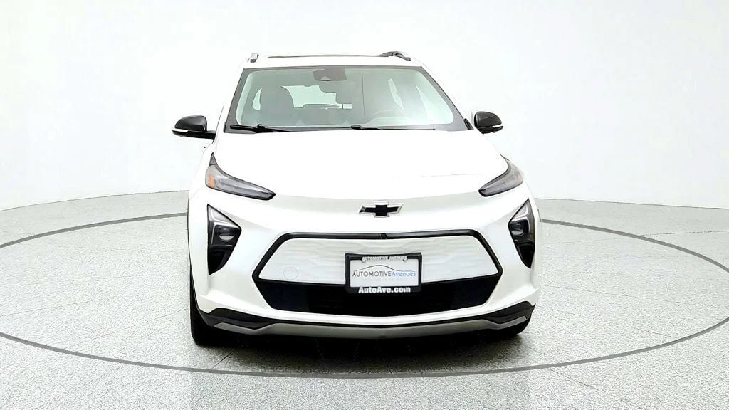 Used 2022 Summit White Chevrolet FWD Premier w/ Sun & Sound & Super Cruise Packages image 2