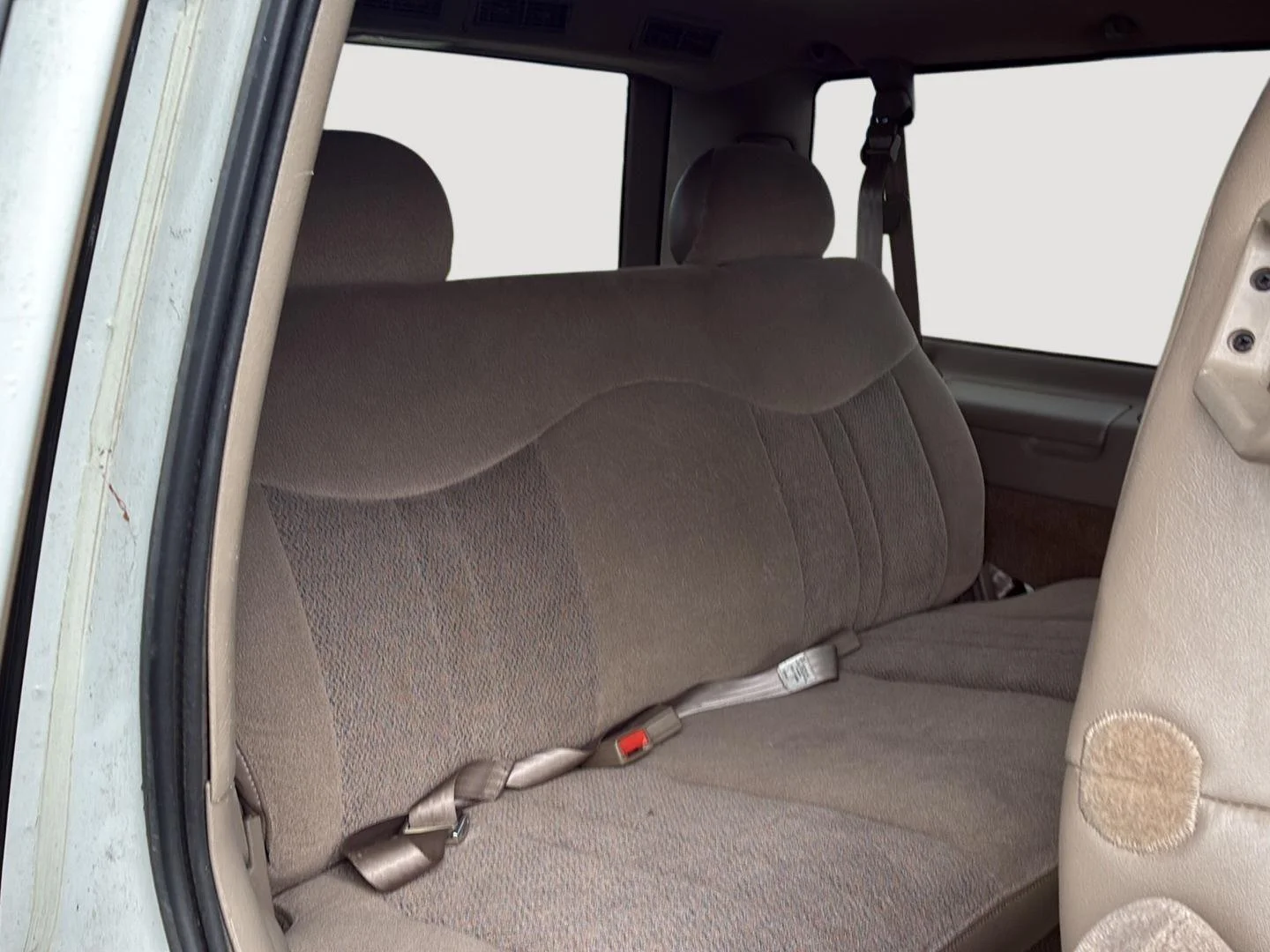 Used 2000 Ivory White GMC SL image 5