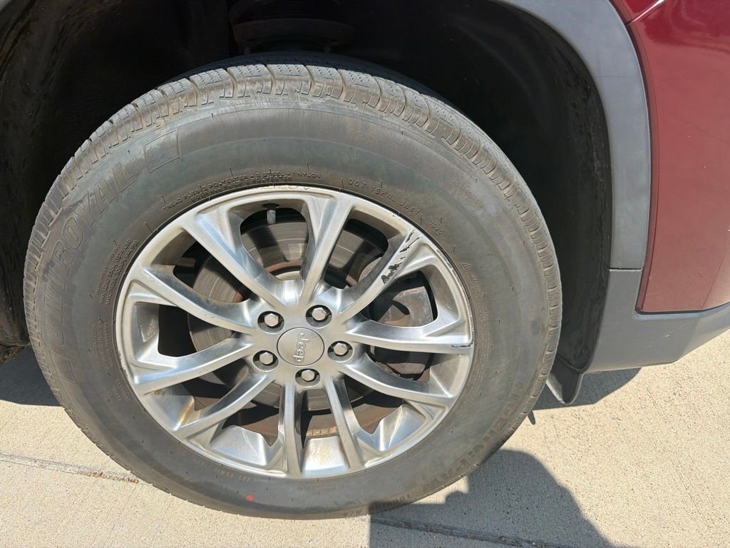 Used 2019 Red Jeep Latitude Plus image 18