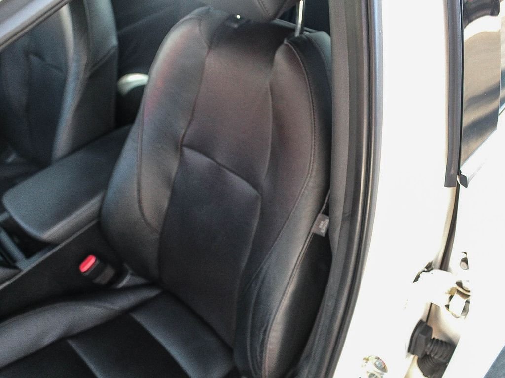 Used 2020 Snowflake White Pearl Mazda Premium image 27