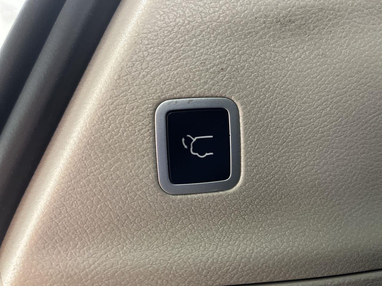 Used 2024 Silver Mist Clearcoat Chrysler Touring L image 30