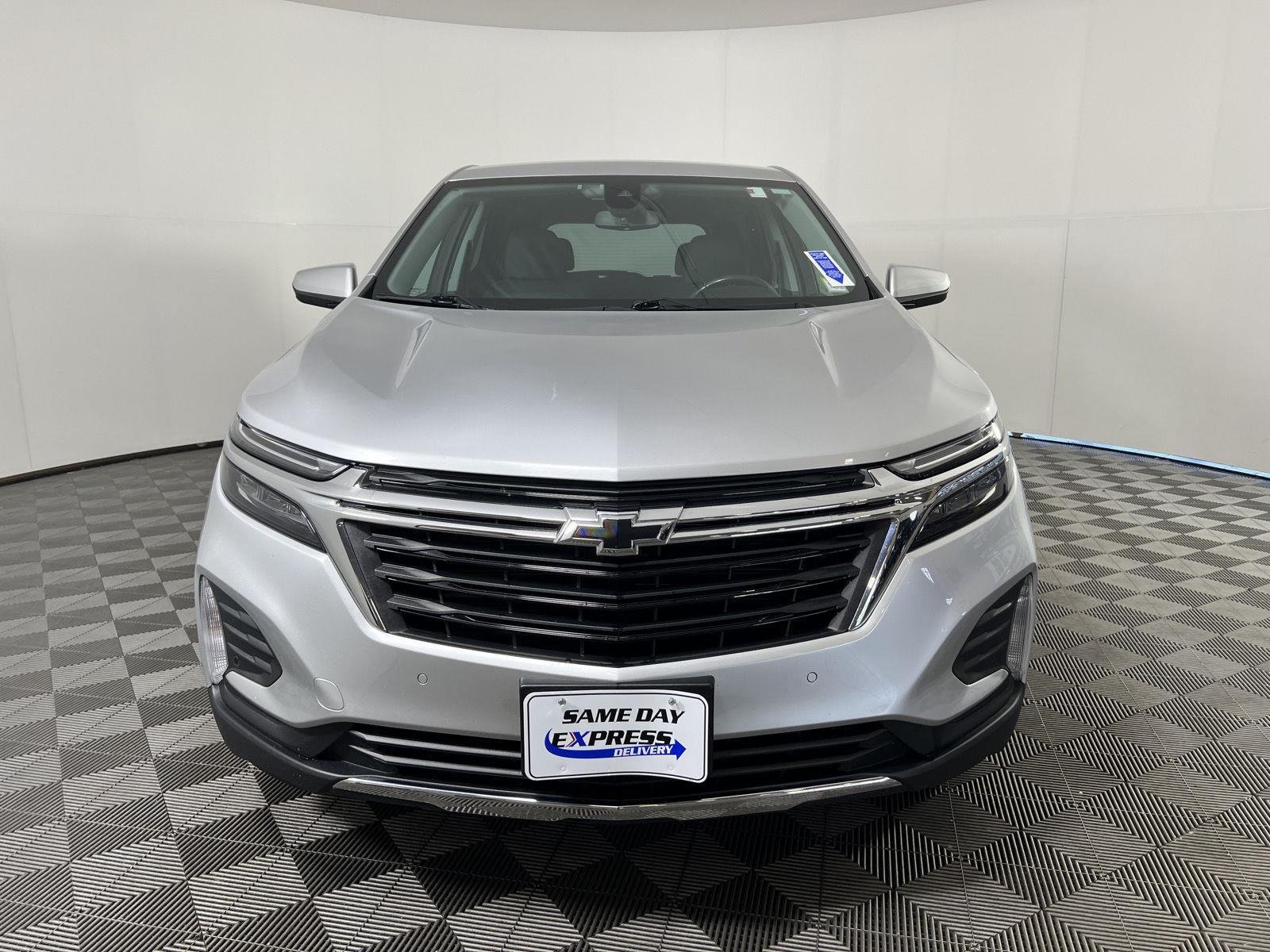 Used 2022 Silver Ice Metallic Chevrolet LT image 30