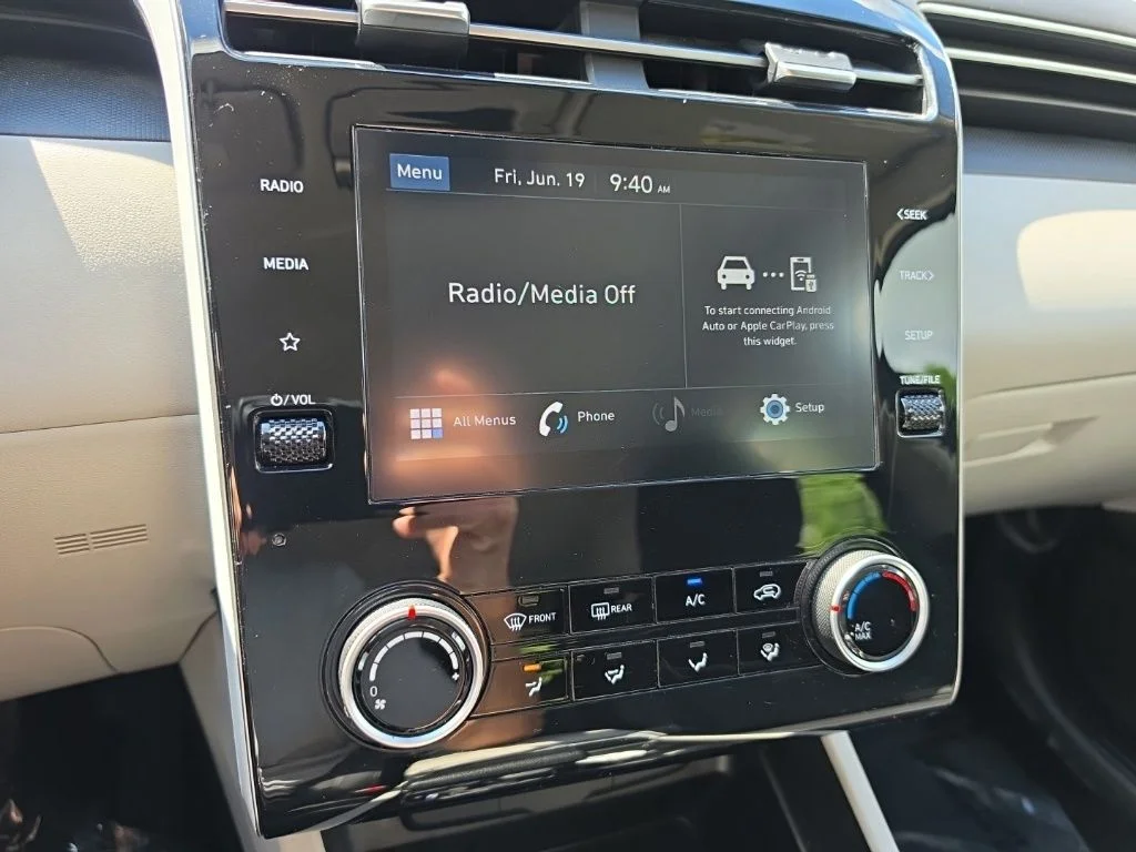 Used 2022 Gray Hyundai SE image 17