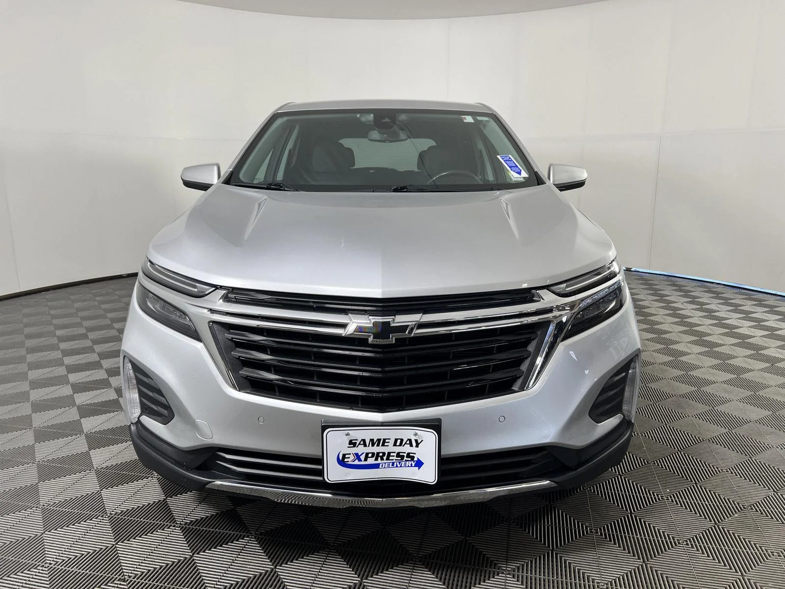 Used 2022 Silver Ice Metallic Chevrolet LT image 30